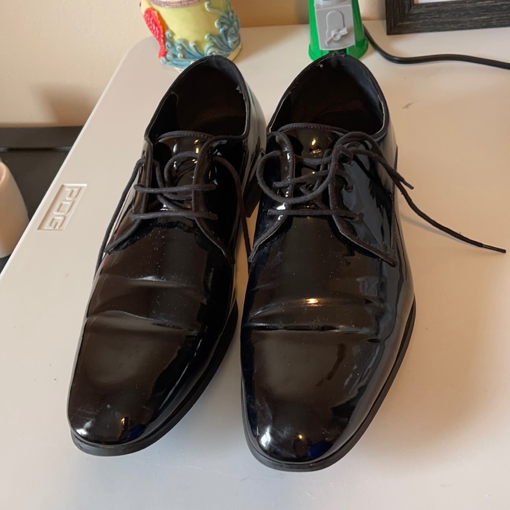 Men’s black tuxedo/faux leather dress shoes